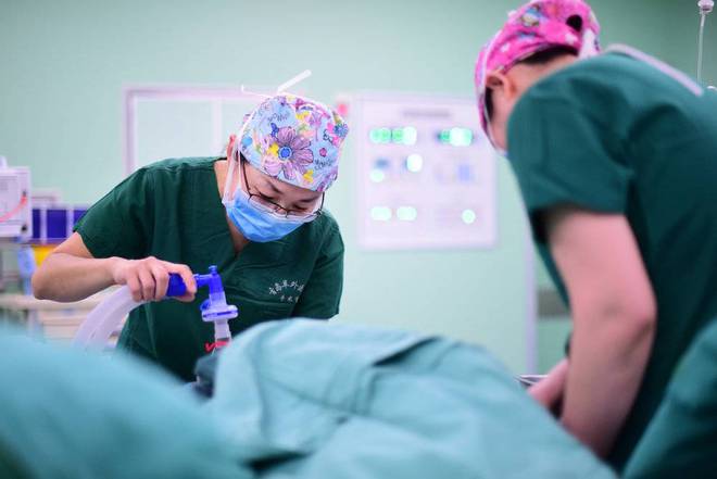 突发急性腰疼的病因与应对方法，全面解析腰部疼痛成因及应对之策