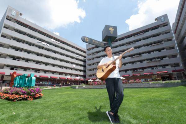 学校专题片的拍摄，探索校园生活的多维魅力